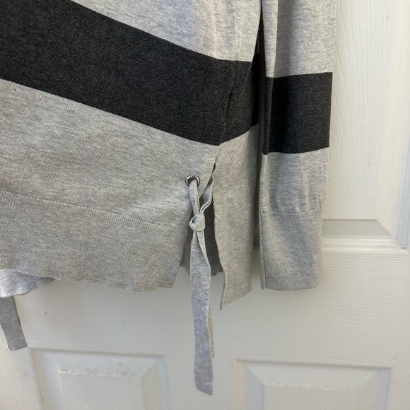 Jones New York V-Neck Relaxed Striped Sweater - Picture 2 of 6